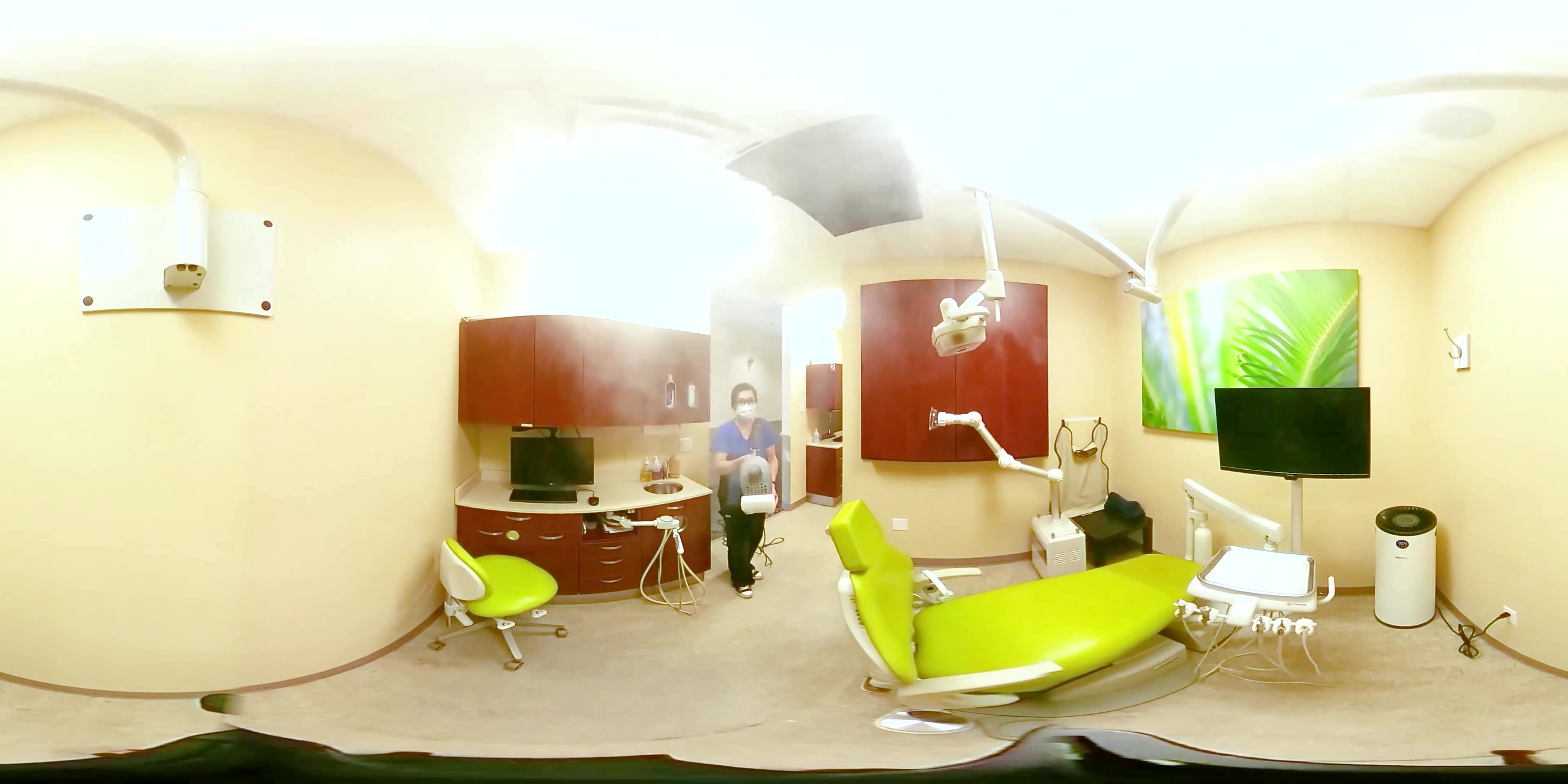 360 video of a working healthcare treatment room